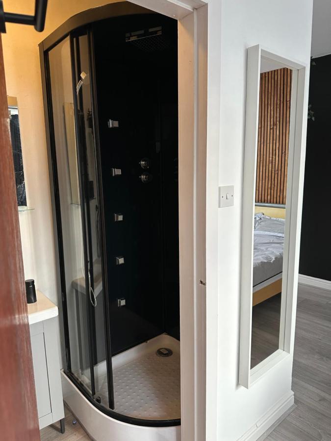 Modern En Suite Bedroom Close To City Centre Leeds  Dış mekan fotoğraf