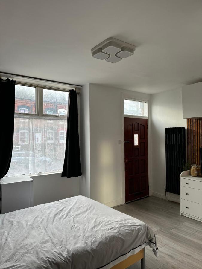 Modern En Suite Bedroom Close To City Centre Leeds  Dış mekan fotoğraf